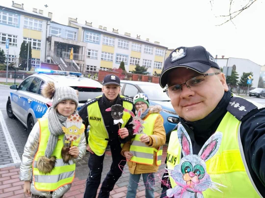 Wspólnie dla bezpieczeństwa. Profilaktyczna akcja “dziesiątki” i policjantów [06.04.02023] - zdjęcie #5 - eOstroleka.pl