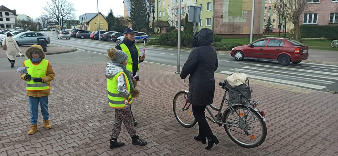 Wspólnie dla bezpieczeństwa. Profilaktyczna akcja “dziesiątki” i policjantów [06.04.02023] - zdjęcie #4 - eOstroleka.pl