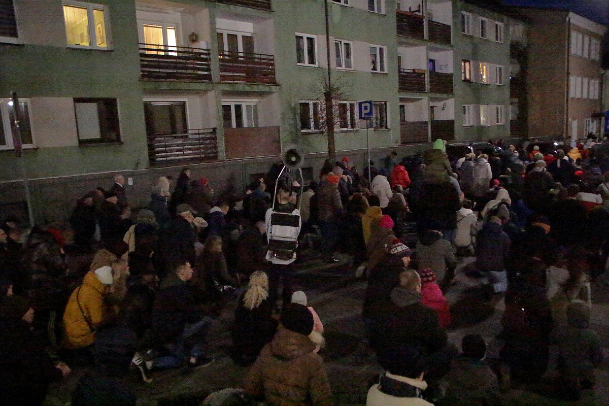 Droga krzyżowa w parafii pw. św. Antoniego Padewskiego w Ostrołęce [07.04.2023] - zdjęcie #1 - eOstroleka.pl