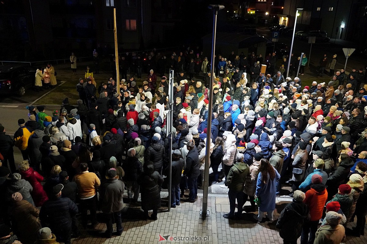 Droga Krzyżowa ulicami Ostrołęki - parafia św. Franciszka z Asyżu [7.04.2023] - zdjęcie #62 - eOstroleka.pl