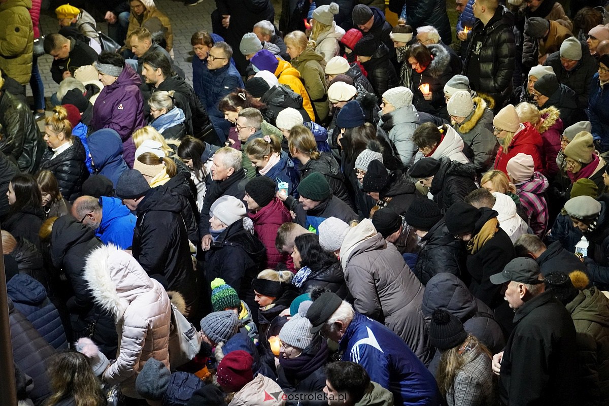 Droga Krzyżowa ulicami Ostrołęki - parafia św. Franciszka z Asyżu [7.04.2023] - zdjęcie #54 - eOstroleka.pl
