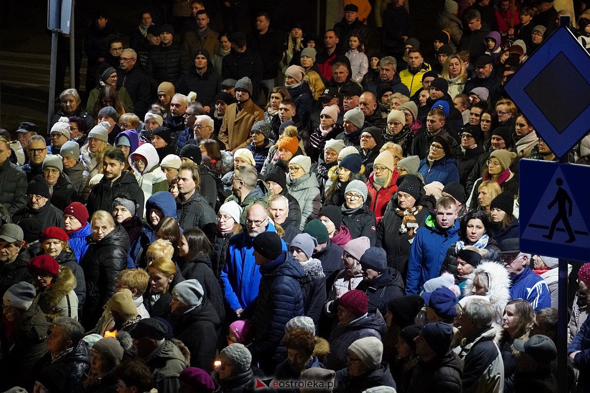 Droga Krzyżowa ulicami Ostrołęki - parafia św. Franciszka z Asyżu [7.04.2023] - zdjęcie #46 - eOstroleka.pl