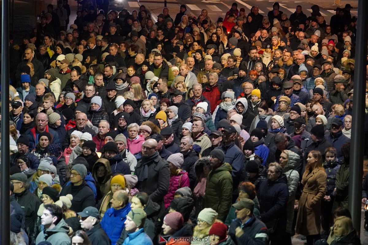 Droga Krzyżowa ulicami Ostrołęki - parafia św. Franciszka z Asyżu [7.04.2023] - zdjęcie #45 - eOstroleka.pl