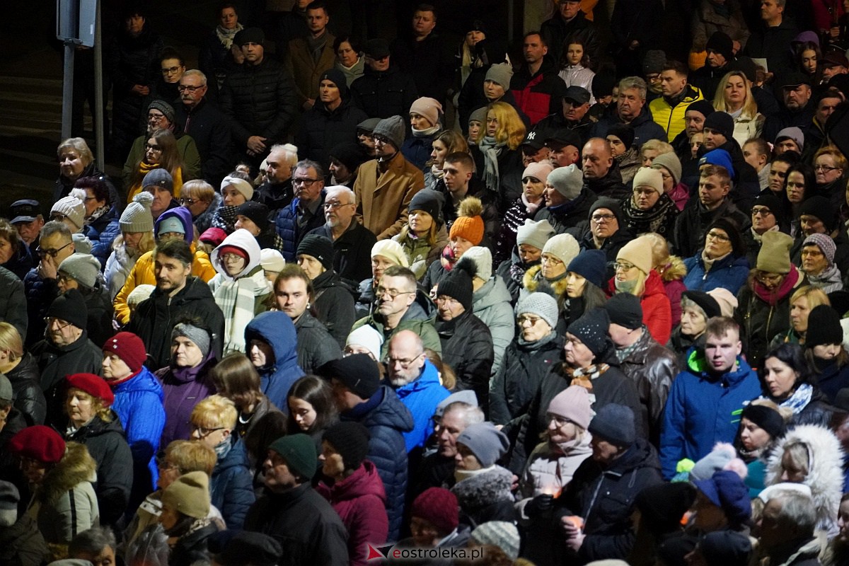 Droga Krzyżowa ulicami Ostrołęki - parafia św. Franciszka z Asyżu [7.04.2023] - zdjęcie #43 - eOstroleka.pl