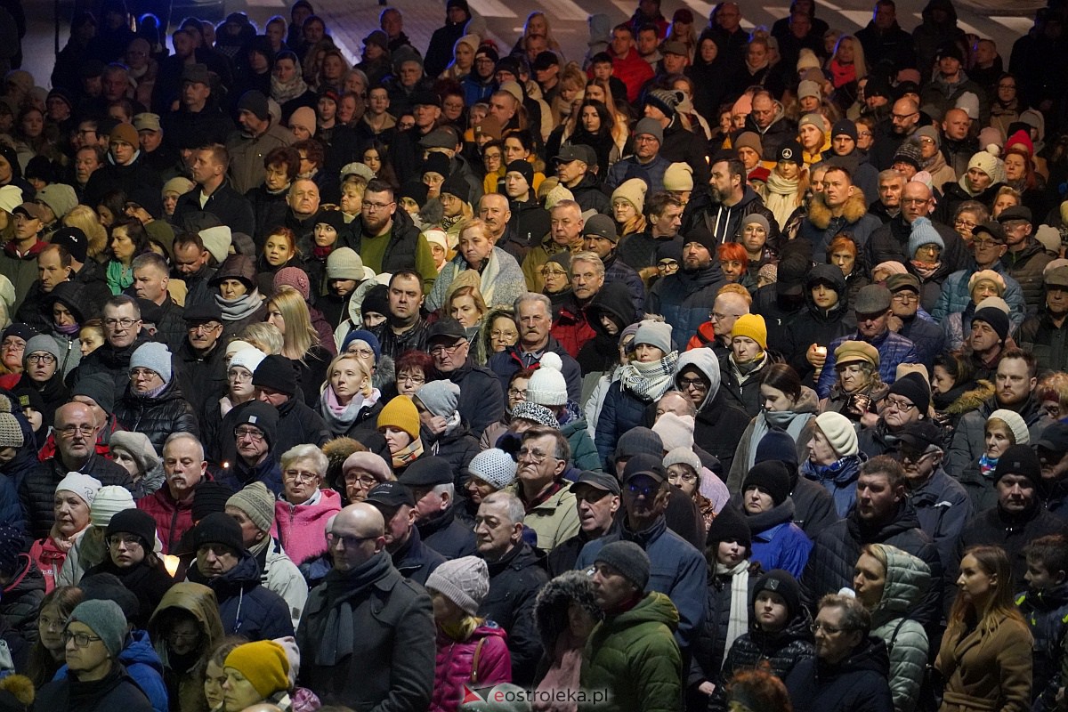 Droga Krzyżowa ulicami Ostrołęki - parafia św. Franciszka z Asyżu [7.04.2023] - zdjęcie #40 - eOstroleka.pl