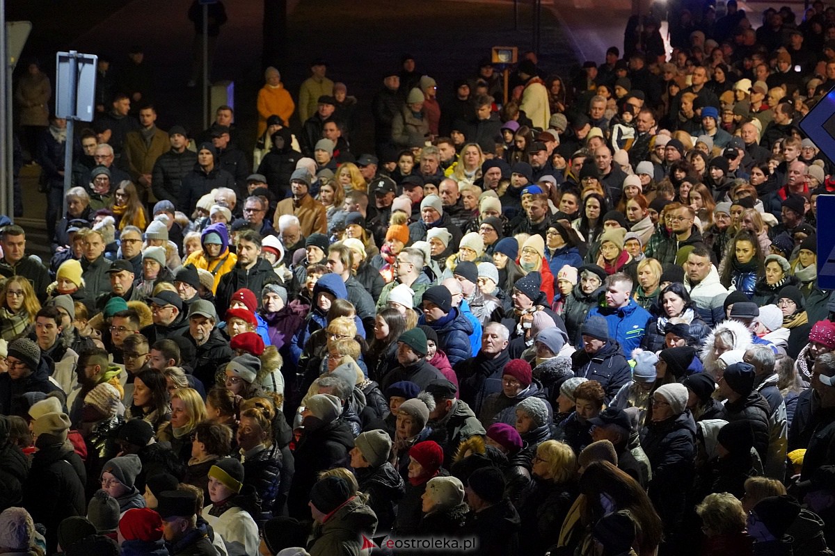 Droga Krzyżowa ulicami Ostrołęki - parafia św. Franciszka z Asyżu [7.04.2023] - zdjęcie #38 - eOstroleka.pl