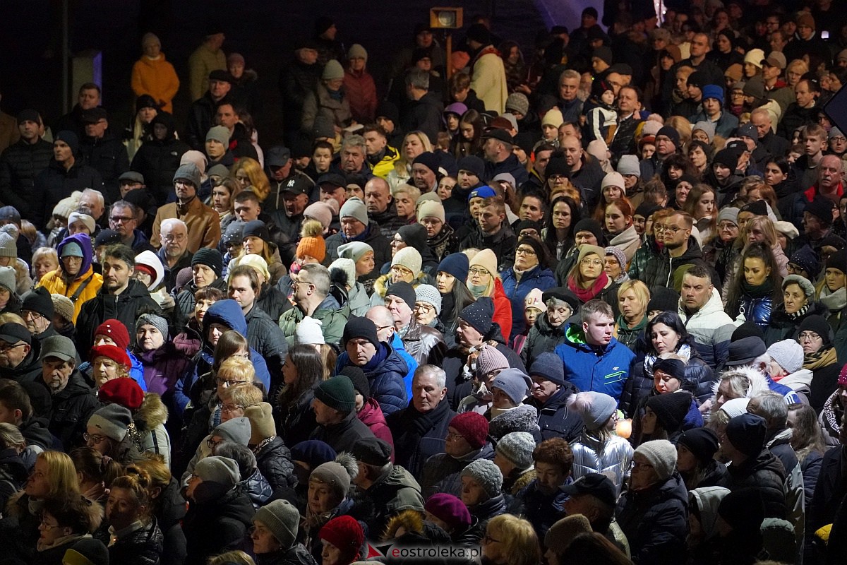 Droga Krzyżowa ulicami Ostrołęki - parafia św. Franciszka z Asyżu [7.04.2023] - zdjęcie #37 - eOstroleka.pl
