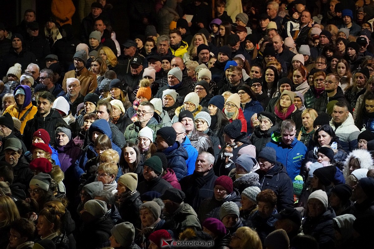 Droga Krzyżowa ulicami Ostrołęki - parafia św. Franciszka z Asyżu [7.04.2023] - zdjęcie #36 - eOstroleka.pl