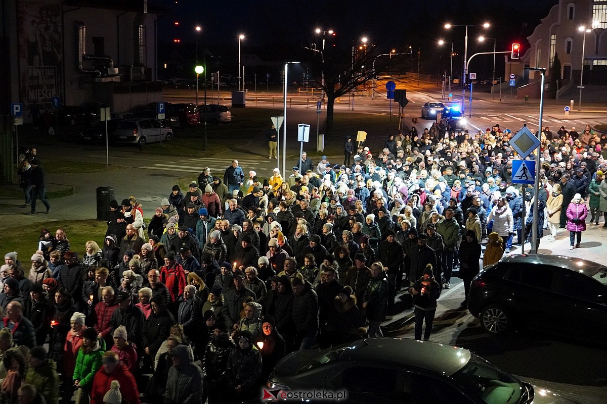Droga Krzyżowa ulicami Ostrołęki - parafia św. Franciszka z Asyżu [7.04.2023] - zdjęcie #29 - eOstroleka.pl