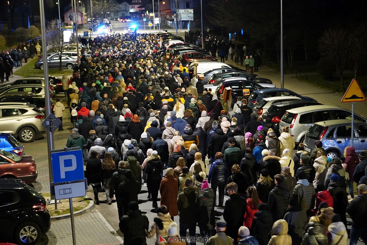 Droga Krzyżowa ulicami Ostrołęki - parafia św. Franciszka z Asyżu [7.04.2023] - zdjęcie #7 - eOstroleka.pl