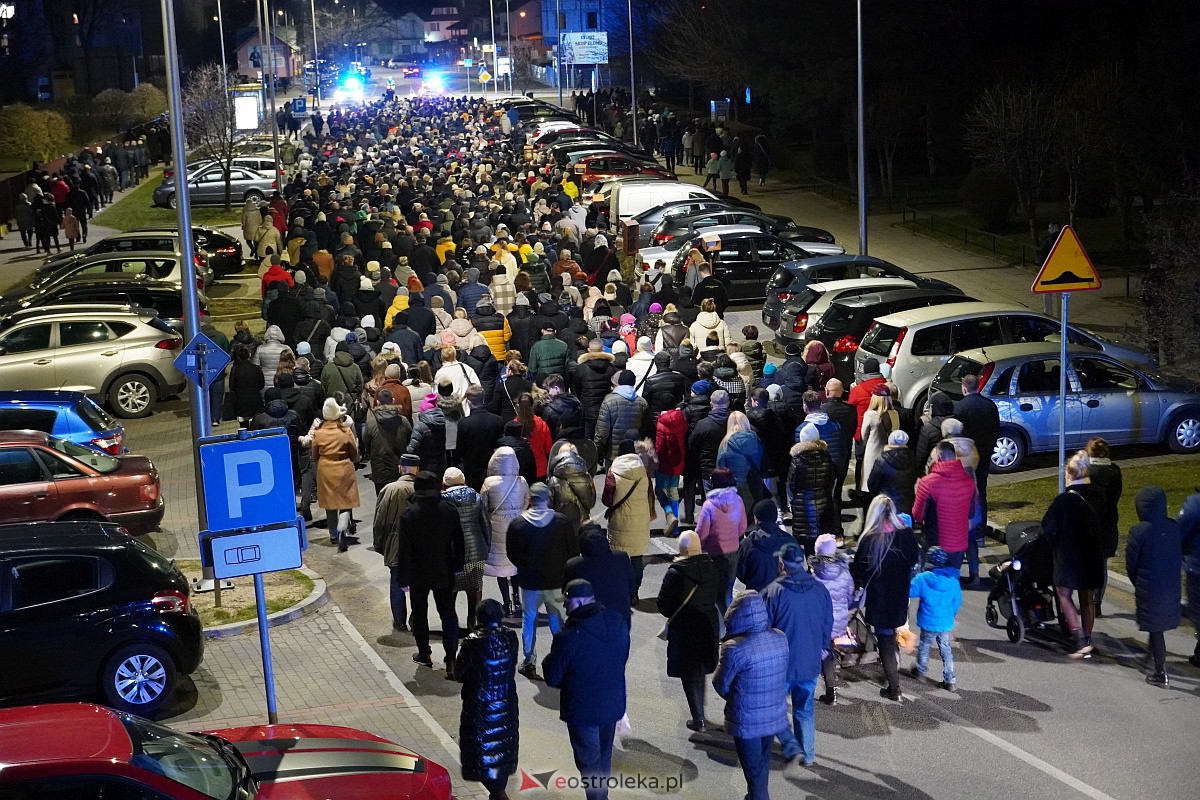 Droga Krzyżowa ulicami Ostrołęki - parafia św. Franciszka z Asyżu [7.04.2023] - zdjęcie #2 - eOstroleka.pl