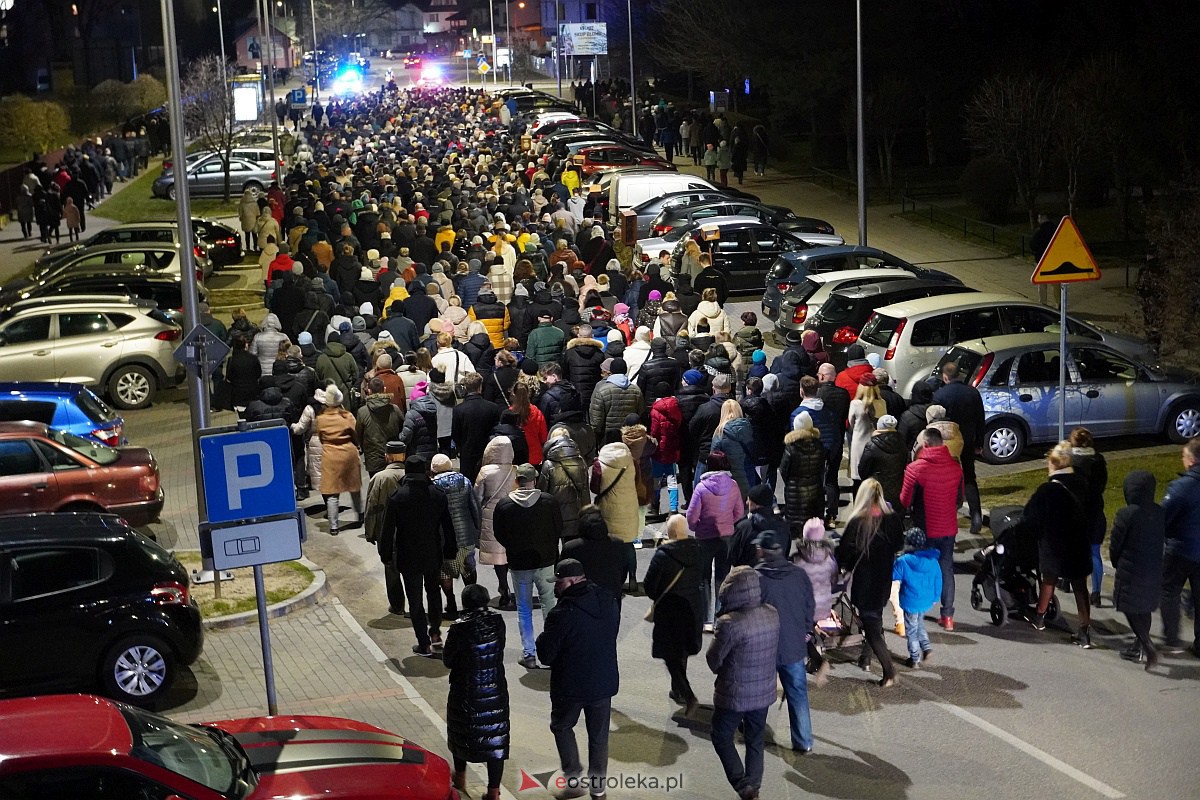 Droga Krzyżowa ulicami Ostrołęki - parafia św. Franciszka z Asyżu [7.04.2023] - zdjęcie #1 - eOstroleka.pl