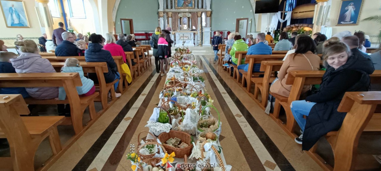 Święcenie pokarmów w Ostrołęce [08.04.2023] - zdjęcie #23 - eOstroleka.pl