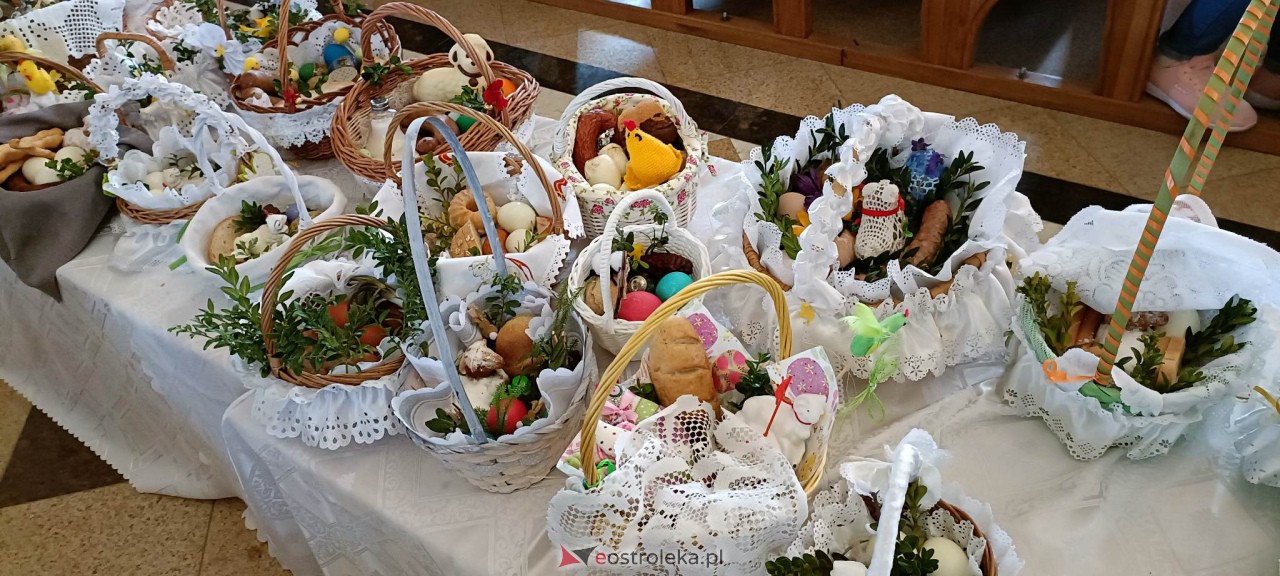 Święcenie pokarmów w Ostrołęce [08.04.2023] - zdjęcie #20 - eOstroleka.pl