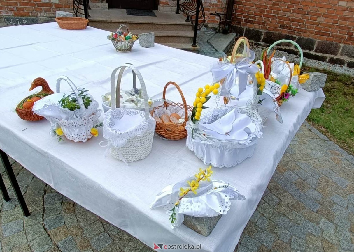 Święcenie pokarmów w Ostrołęce [08.04.2023] - zdjęcie #18 - eOstroleka.pl