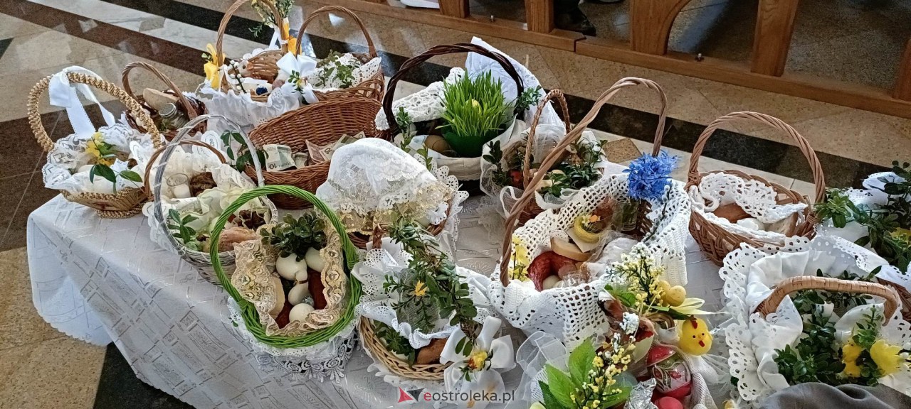 Święcenie pokarmów w Ostrołęce [08.04.2023] - zdjęcie #14 - eOstroleka.pl