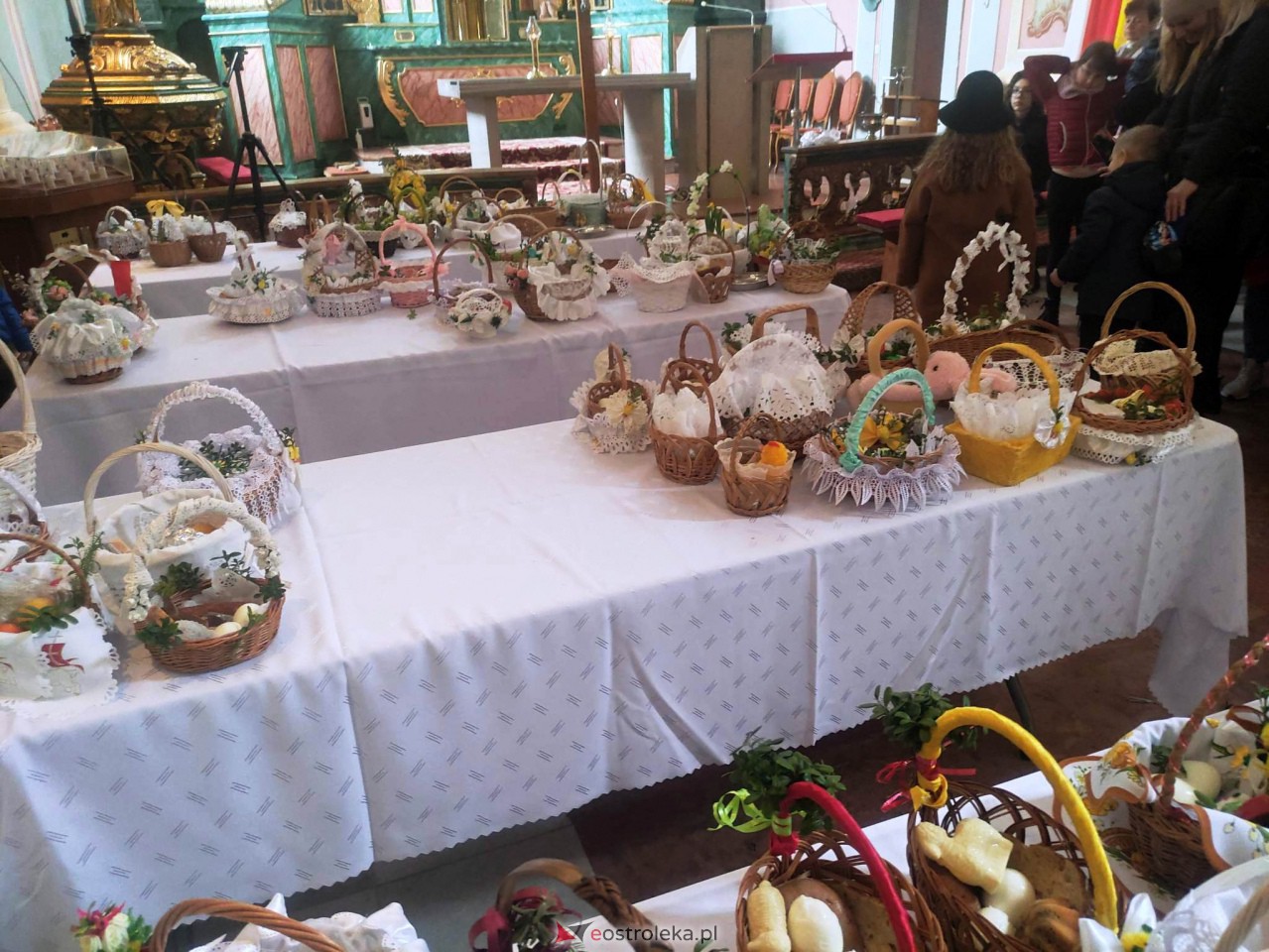 Święcenie pokarmów w Ostrołęce [08.04.2023] - zdjęcie #52 - eOstroleka.pl