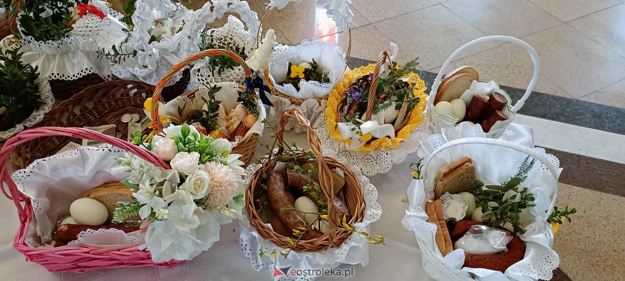 Święcenie pokarmów w Ostrołęce [08.04.2023] - zdjęcie #10 - eOstroleka.pl