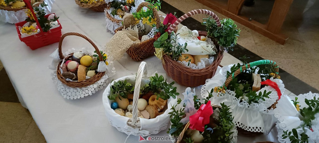 Święcenie pokarmów w Ostrołęce [08.04.2023] - zdjęcie #9 - eOstroleka.pl
