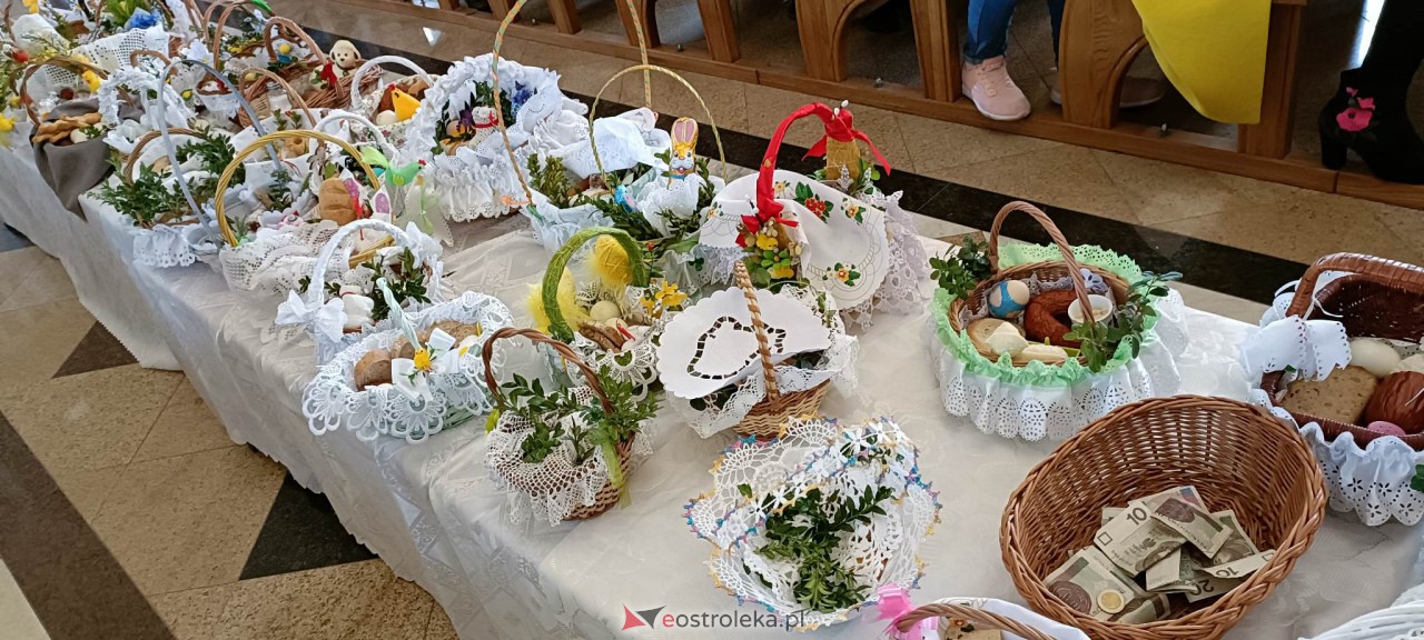 Święcenie pokarmów w Ostrołęce [08.04.2023] - zdjęcie #7 - eOstroleka.pl