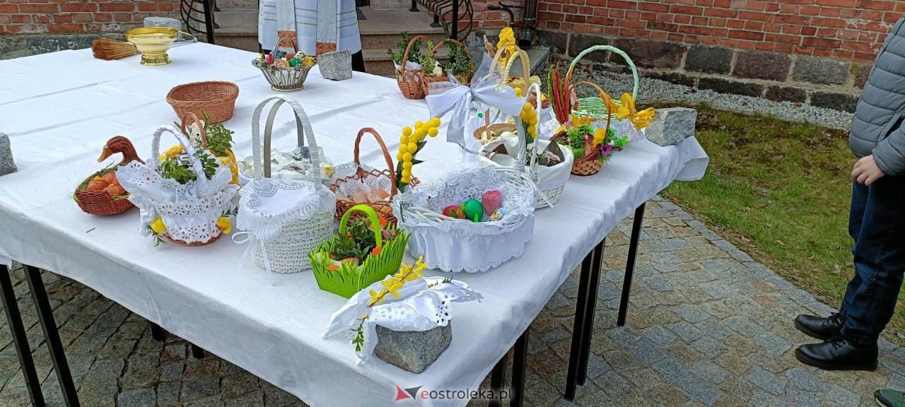 Święcenie pokarmów w Ostrołęce [08.04.2023] - zdjęcie #6 - eOstroleka.pl