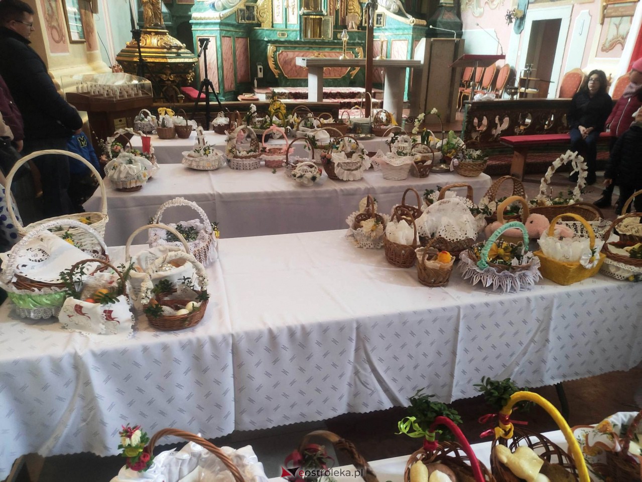Święcenie pokarmów w Ostrołęce [08.04.2023] - zdjęcie #50 - eOstroleka.pl