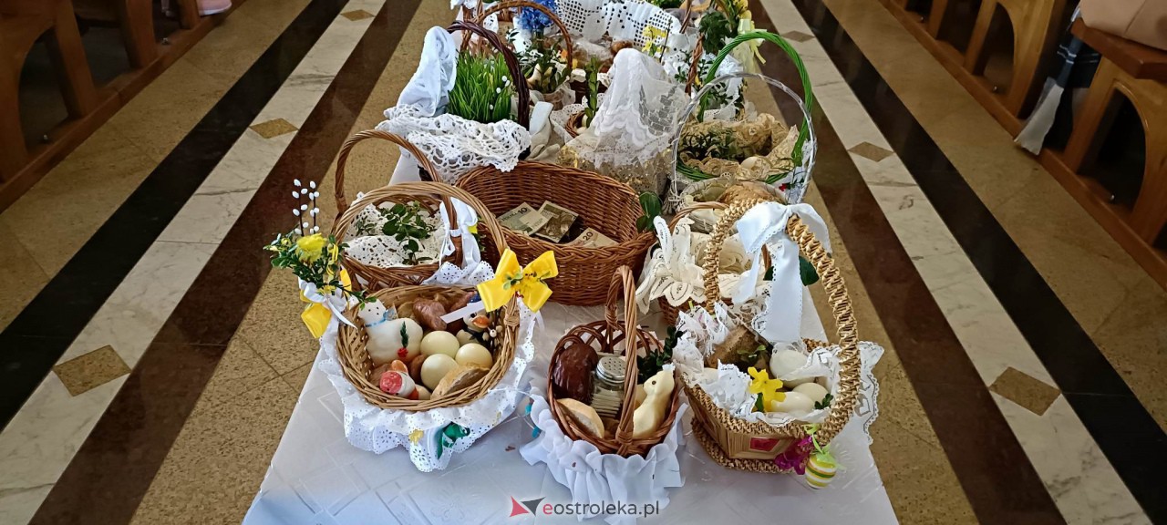 Święcenie pokarmów w Ostrołęce [08.04.2023] - zdjęcie #4 - eOstroleka.pl