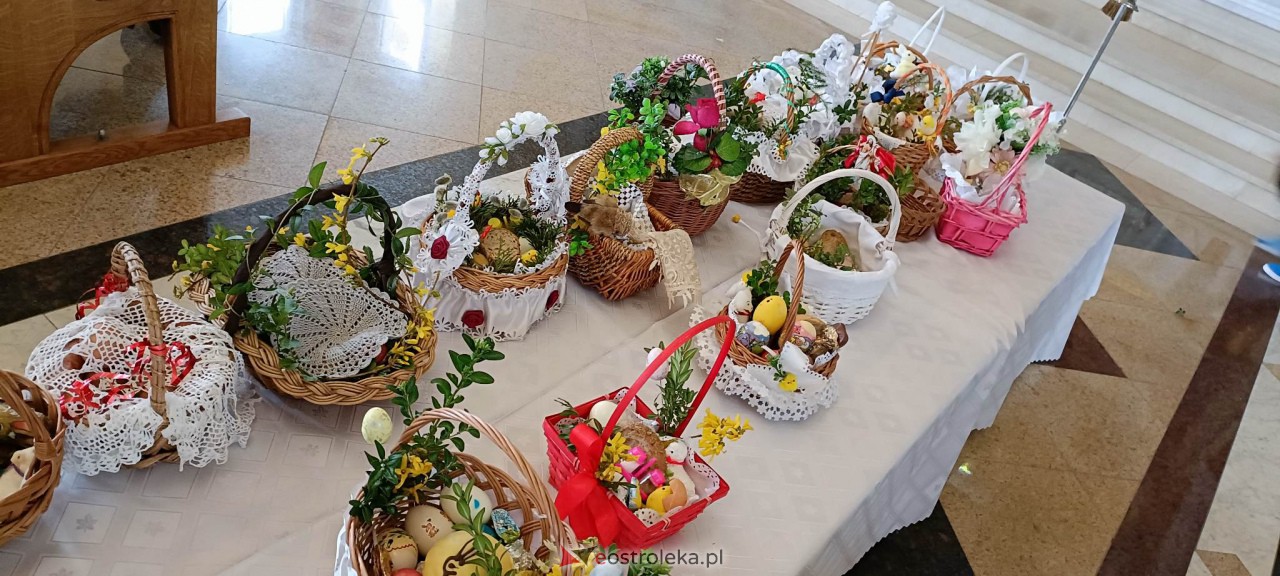 Święcenie pokarmów w Ostrołęce [08.04.2023] - zdjęcie #3 - eOstroleka.pl