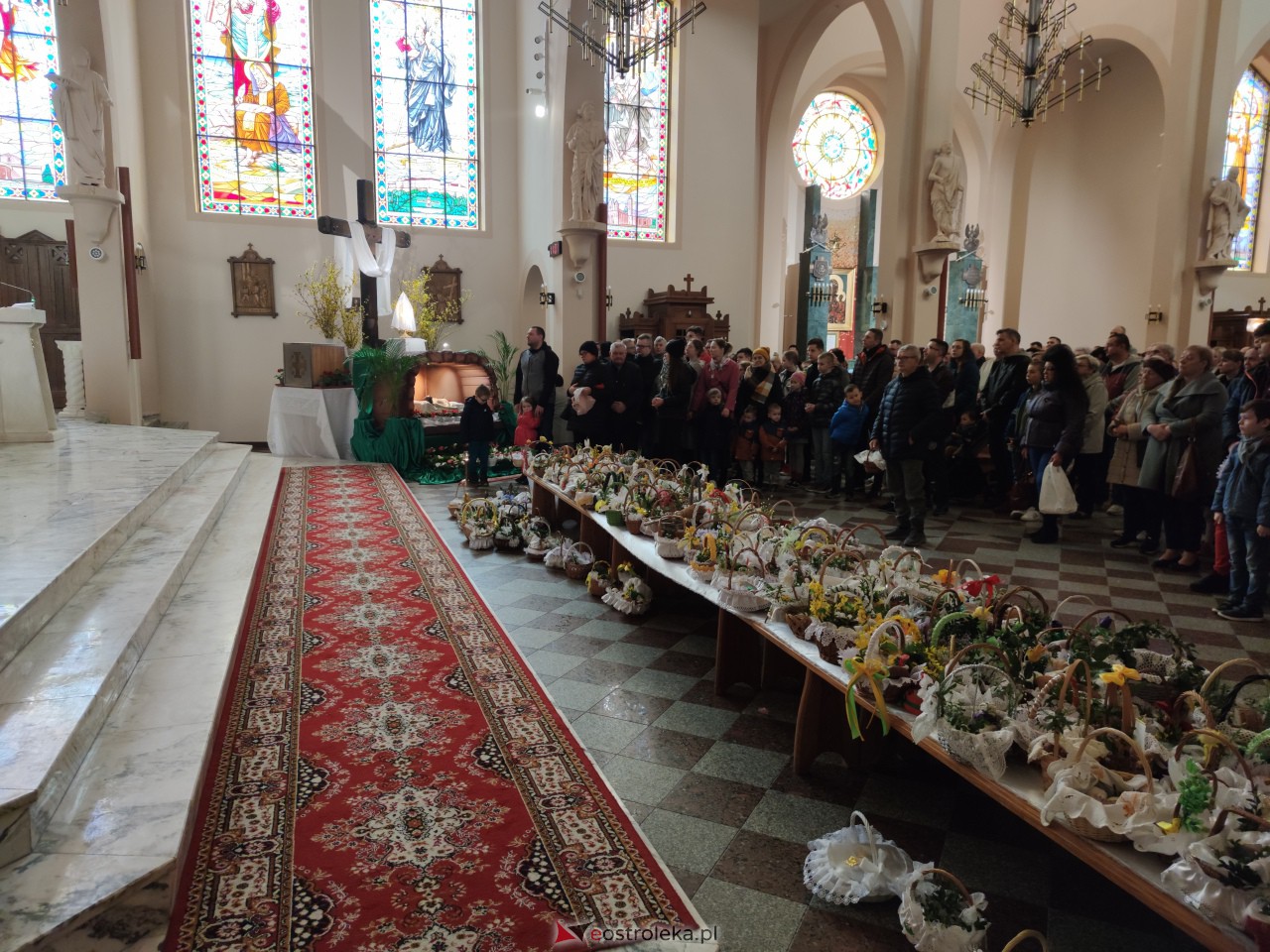 Święcenie pokarmów w Ostrołęce [08.04.2023] - zdjęcie #48 - eOstroleka.pl