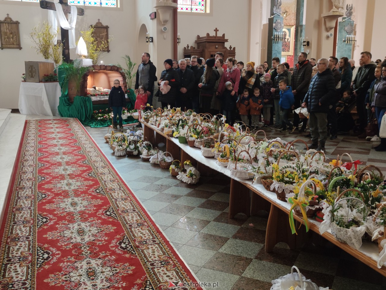 Święcenie pokarmów w Ostrołęce [08.04.2023] - zdjęcie #47 - eOstroleka.pl