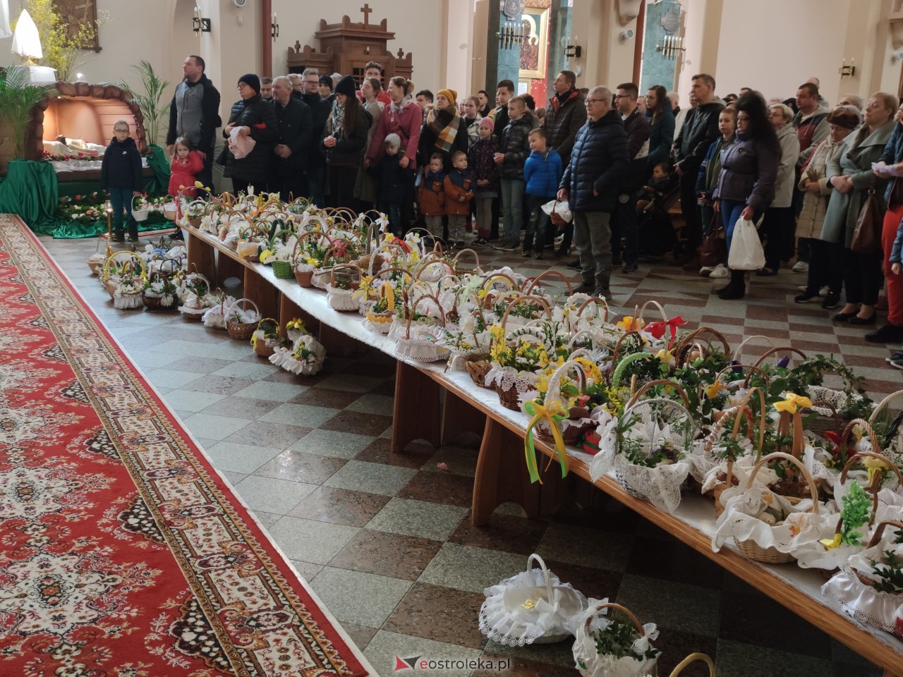 Święcenie pokarmów w Ostrołęce [08.04.2023] - zdjęcie #46 - eOstroleka.pl