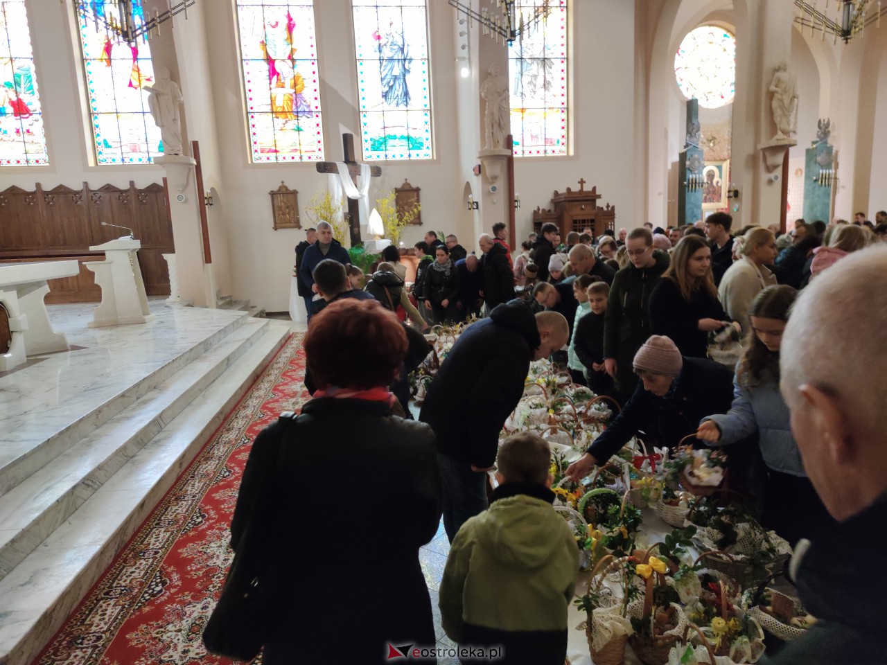 Święcenie pokarmów w Ostrołęce [08.04.2023] - zdjęcie #43 - eOstroleka.pl