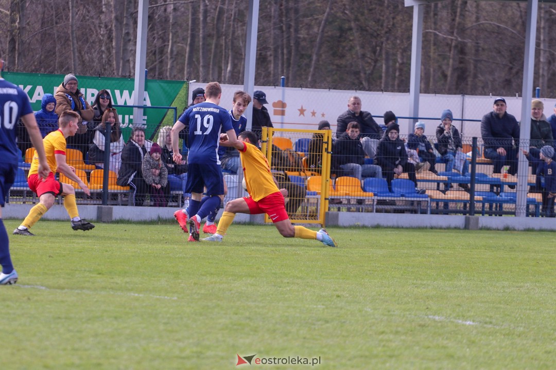 KS CK Troszyn - Mszczonowianka [8.04.2023] - zdjęcie #1 - eOstroleka.pl