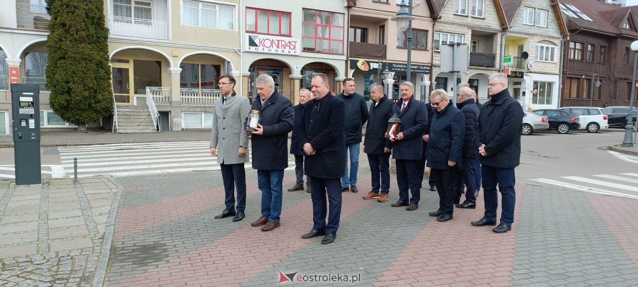 Ostrołęczanie pamiętali o ofiarach katastrofy w Smoleńsku [10.04.2023] - zdjęcie #15 - eOstroleka.pl