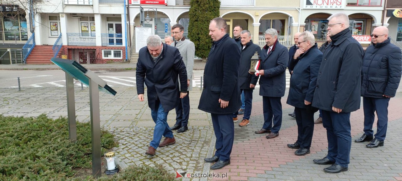 Ostrołęczanie pamiętali o ofiarach katastrofy w Smoleńsku [10.04.2023] - zdjęcie #14 - eOstroleka.pl