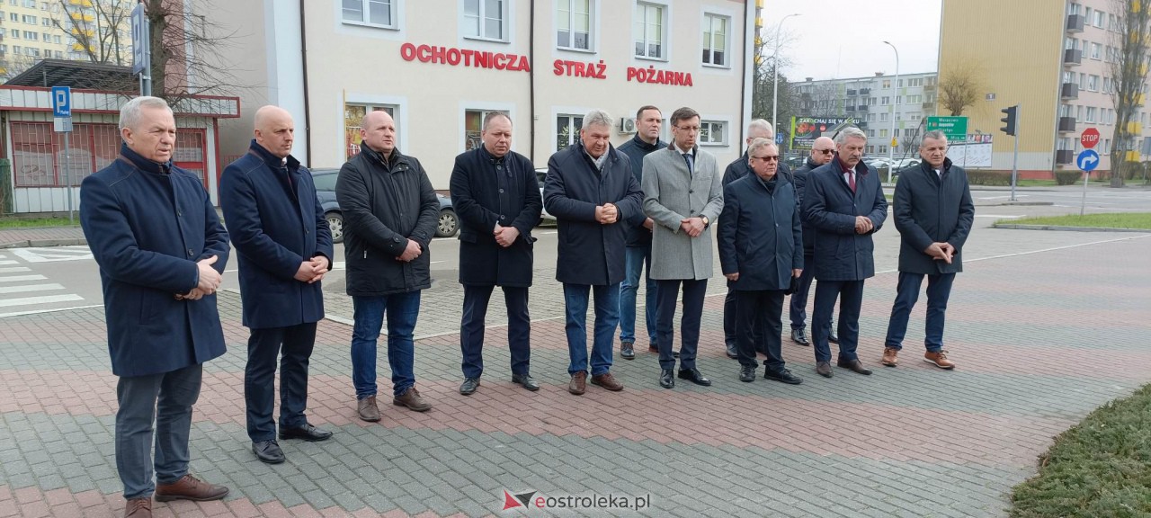 Ostrołęczanie pamiętali o ofiarach katastrofy w Smoleńsku [10.04.2023] - zdjęcie #12 - eOstroleka.pl