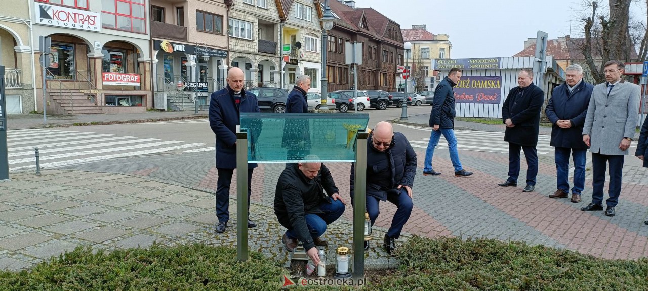 Ostrołęczanie pamiętali o ofiarach katastrofy w Smoleńsku [10.04.2023] - zdjęcie #11 - eOstroleka.pl