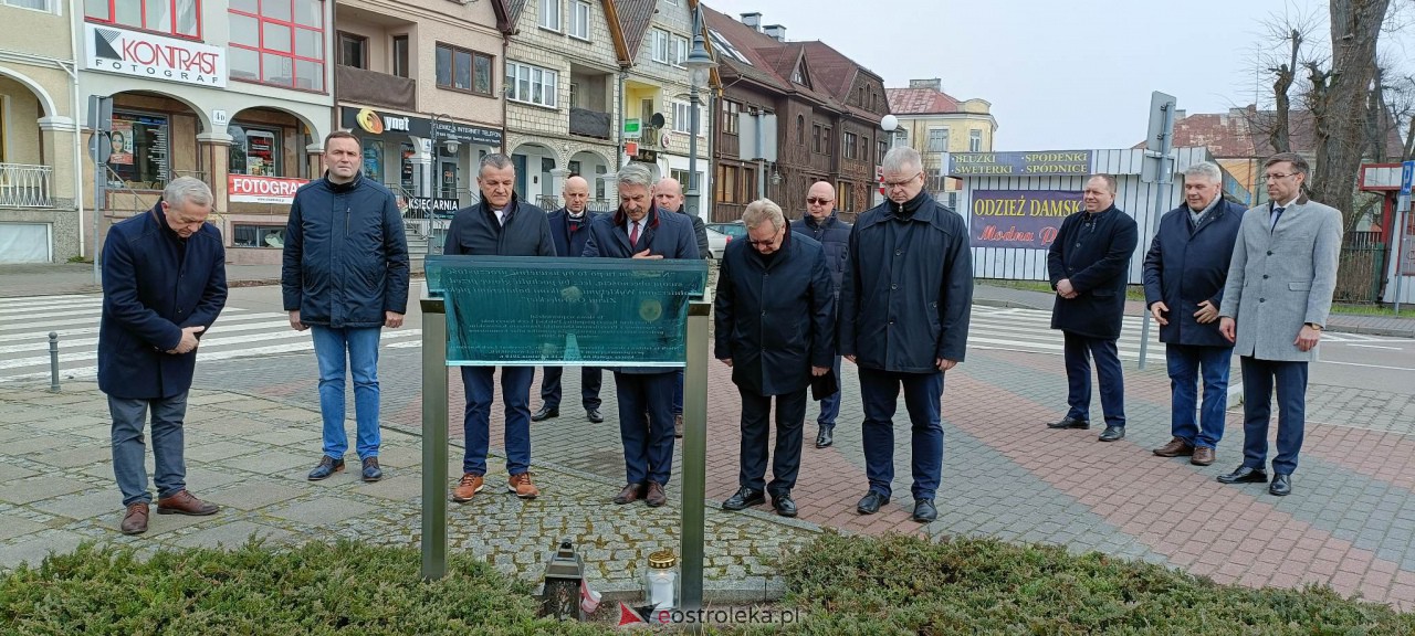 Ostrołęczanie pamiętali o ofiarach katastrofy w Smoleńsku [10.04.2023] - zdjęcie #10 - eOstroleka.pl