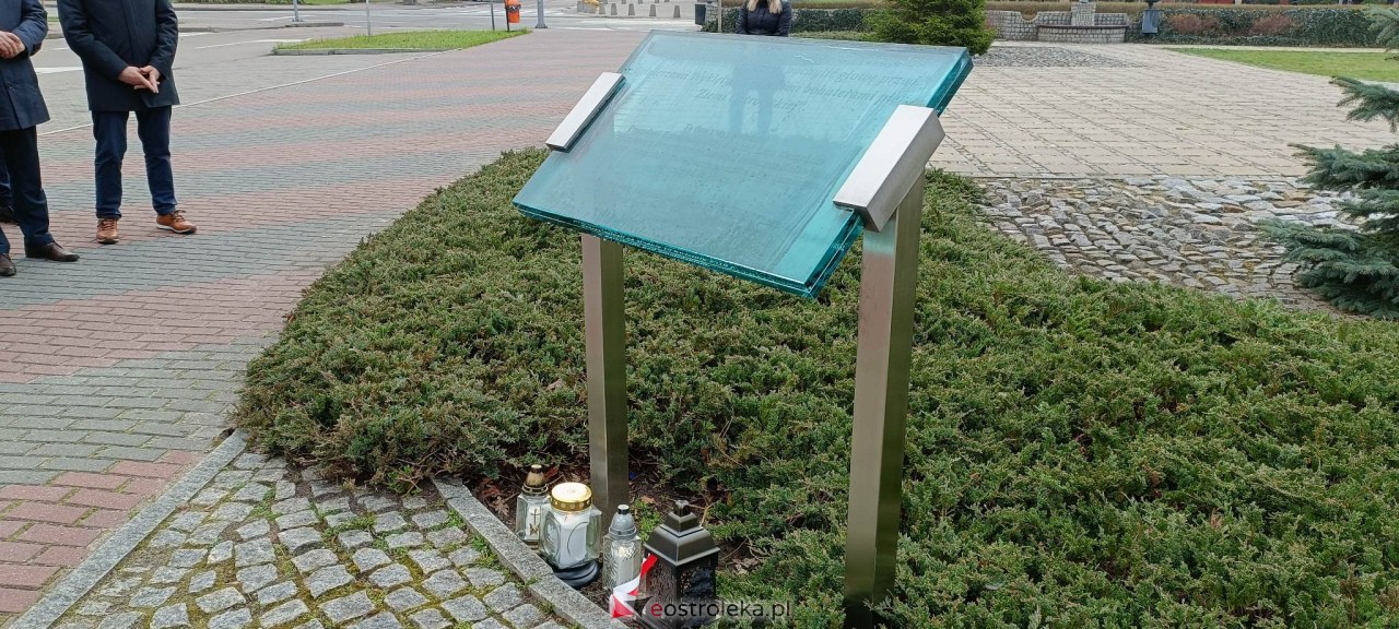 Ostrołęczanie pamiętali o ofiarach katastrofy w Smoleńsku [10.04.2023] - zdjęcie #9 - eOstroleka.pl