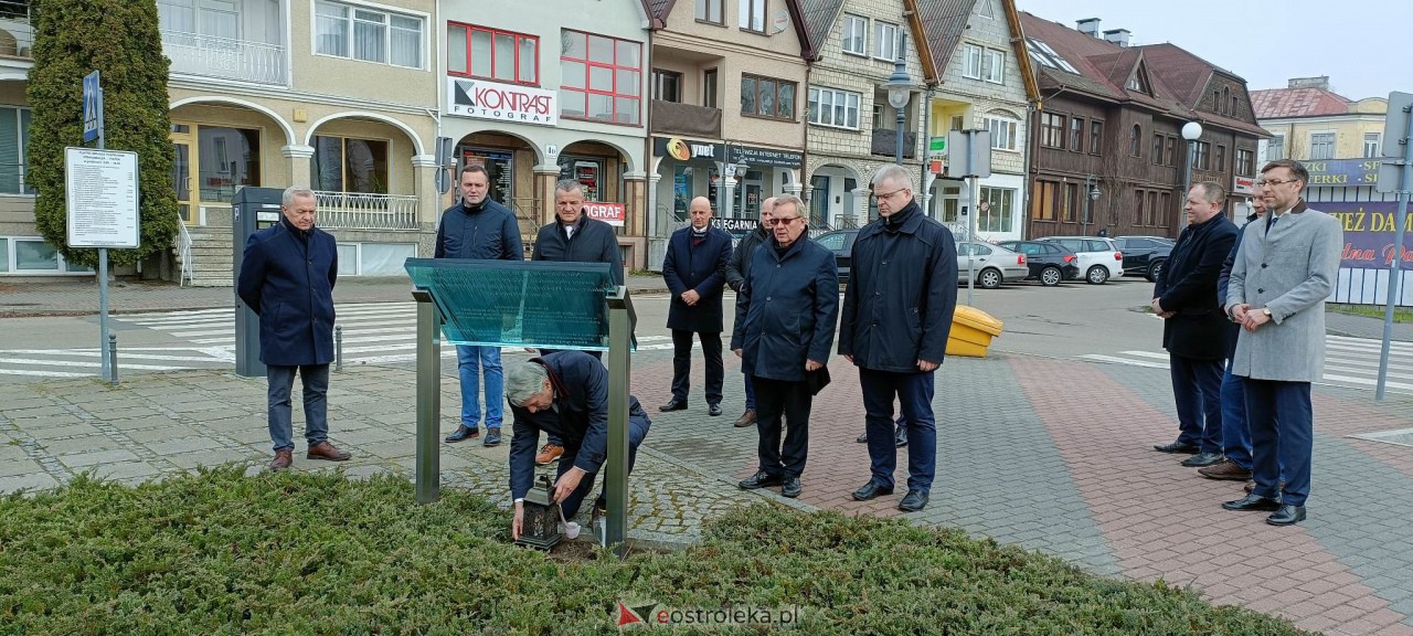 Ostrołęczanie pamiętali o ofiarach katastrofy w Smoleńsku [10.04.2023] - zdjęcie #8 - eOstroleka.pl