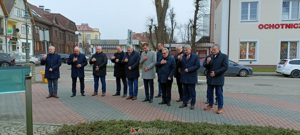 Ostrołęczanie pamiętali o ofiarach katastrofy w Smoleńsku [10.04.2023] - zdjęcie #9 - eOstroleka.pl