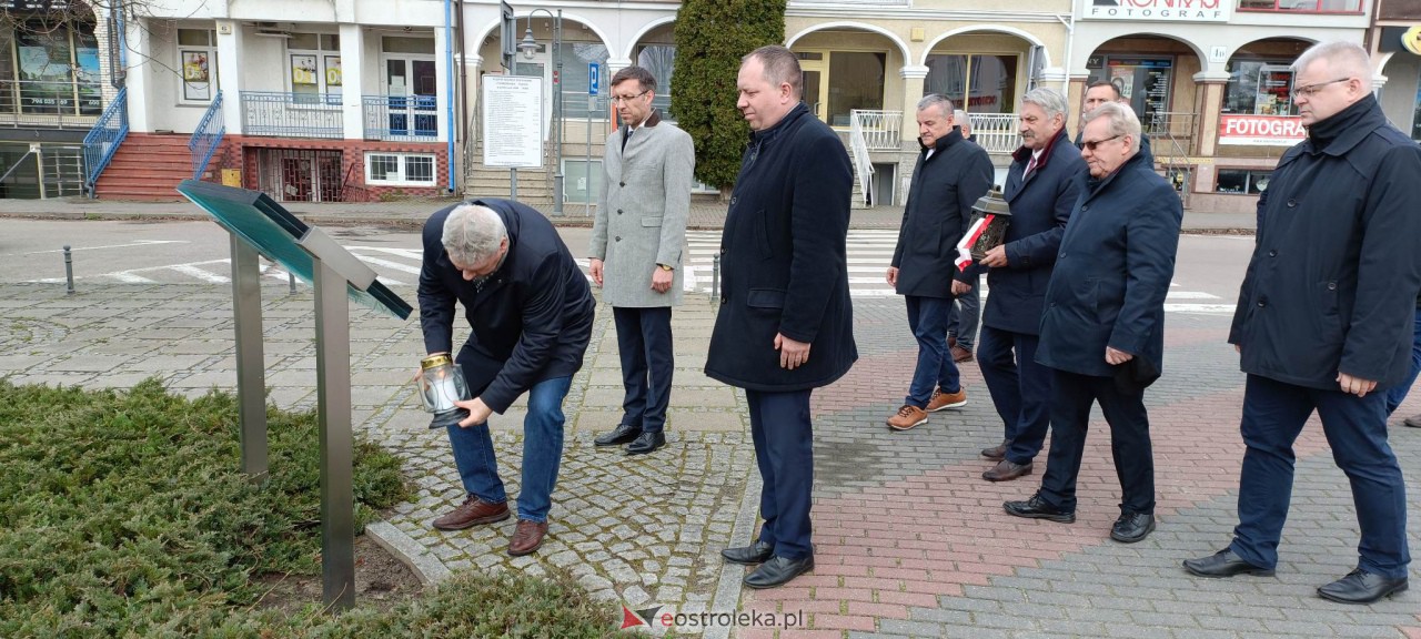 Ostrołęczanie pamiętali o ofiarach katastrofy w Smoleńsku [10.04.2023] - zdjęcie #12 - eOstroleka.pl