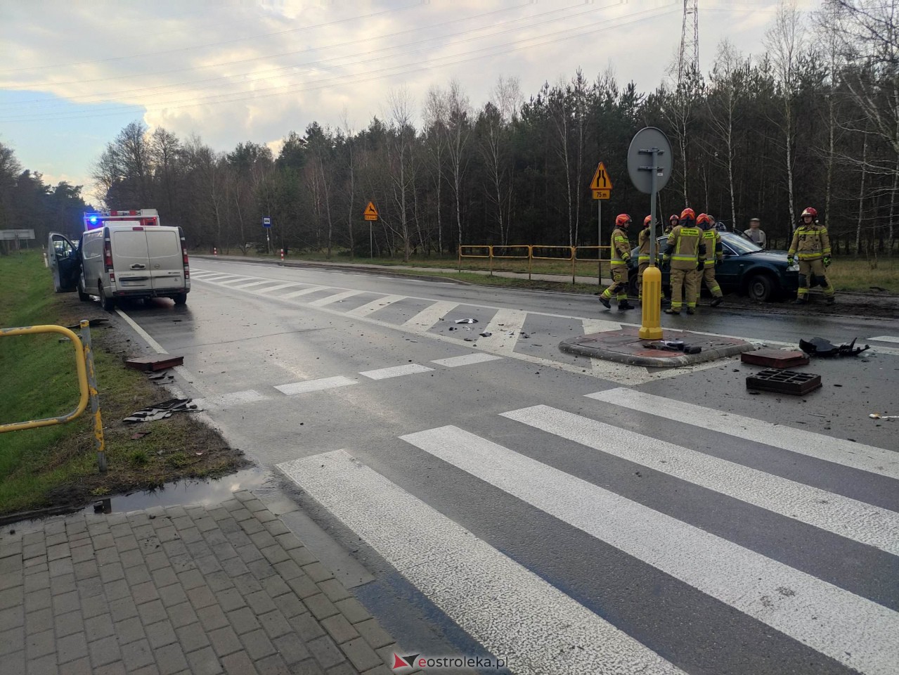 Wypadek w Szwendrowym Moście [10.04.2023] - zdjęcie #21 - eOstroleka.pl