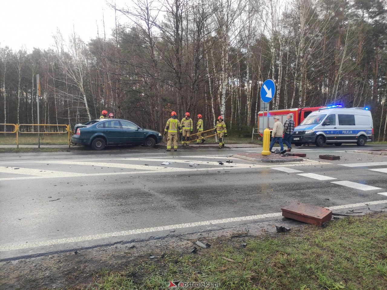 Wypadek w Szwendrowym Moście [10.04.2023] - zdjęcie #12 - eOstroleka.pl