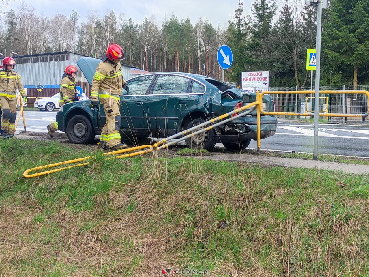 Wypadek w Szwendrowym Moście [10.04.2023] - zdjęcie #11 - eOstroleka.pl