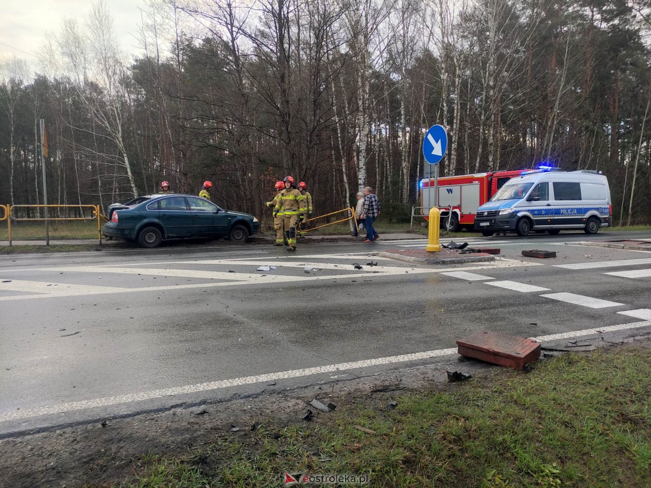 Wypadek w Szwendrowym Moście [10.04.2023] - zdjęcie #8 - eOstroleka.pl