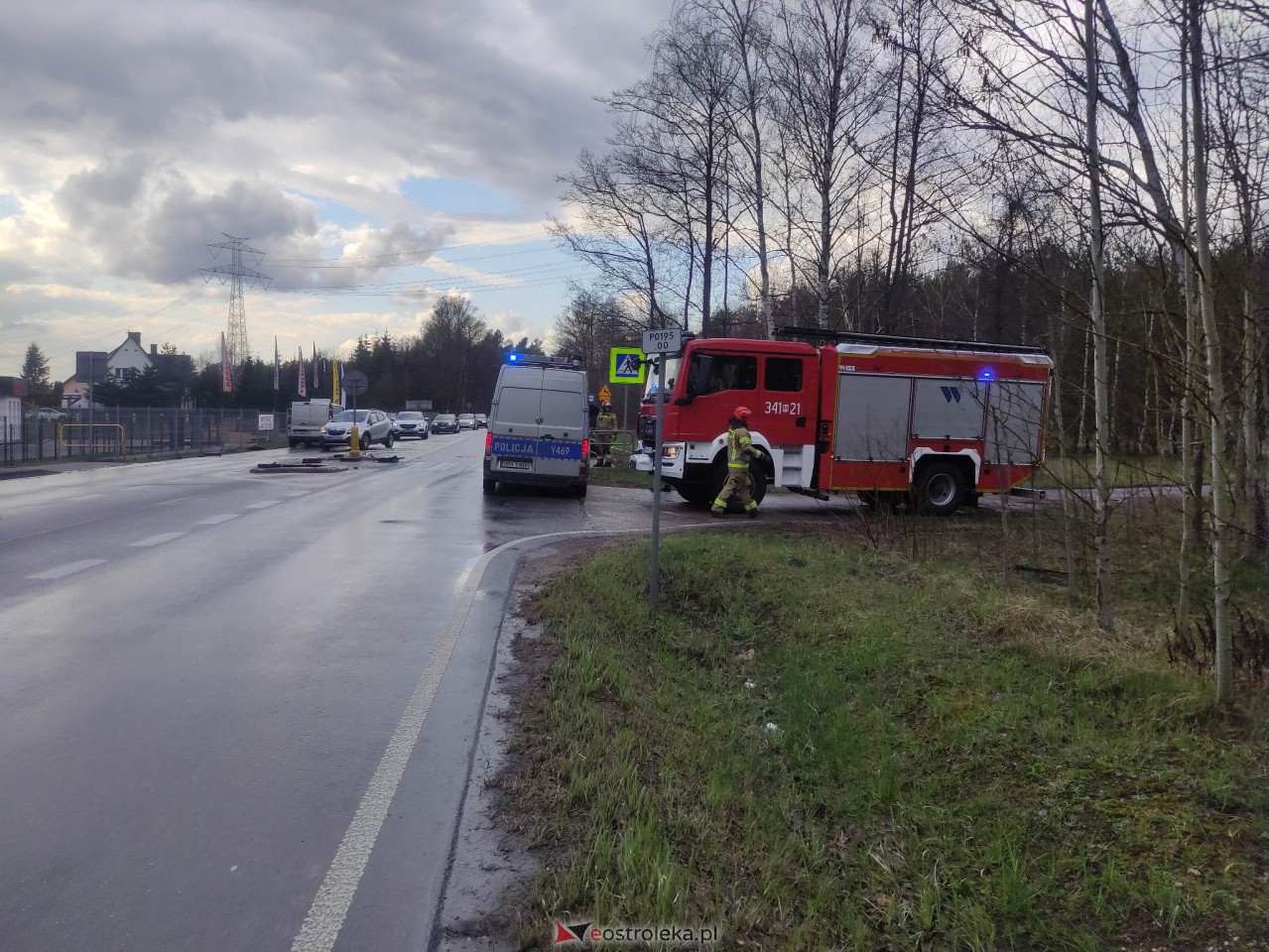 Wypadek w Szwendrowym Moście [10.04.2023] - zdjęcie #1 - eOstroleka.pl