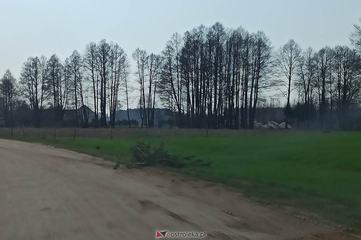 Wypadek w Olszewce [12.04.2023] - zdjęcie #12 - eOstroleka.pl