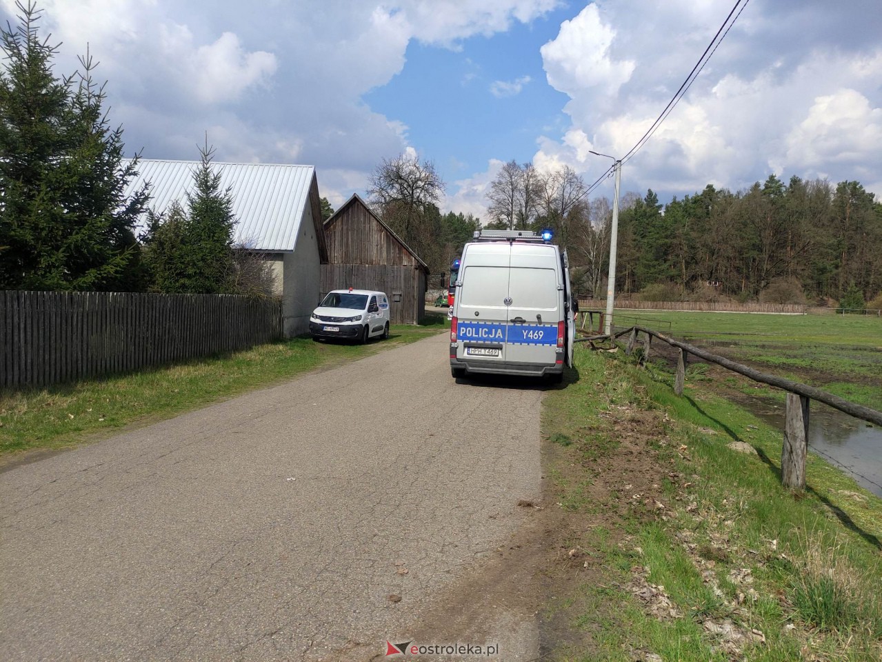 Wypadek w Olszewce [12.04.2023] - zdjęcie #7 - eOstroleka.pl