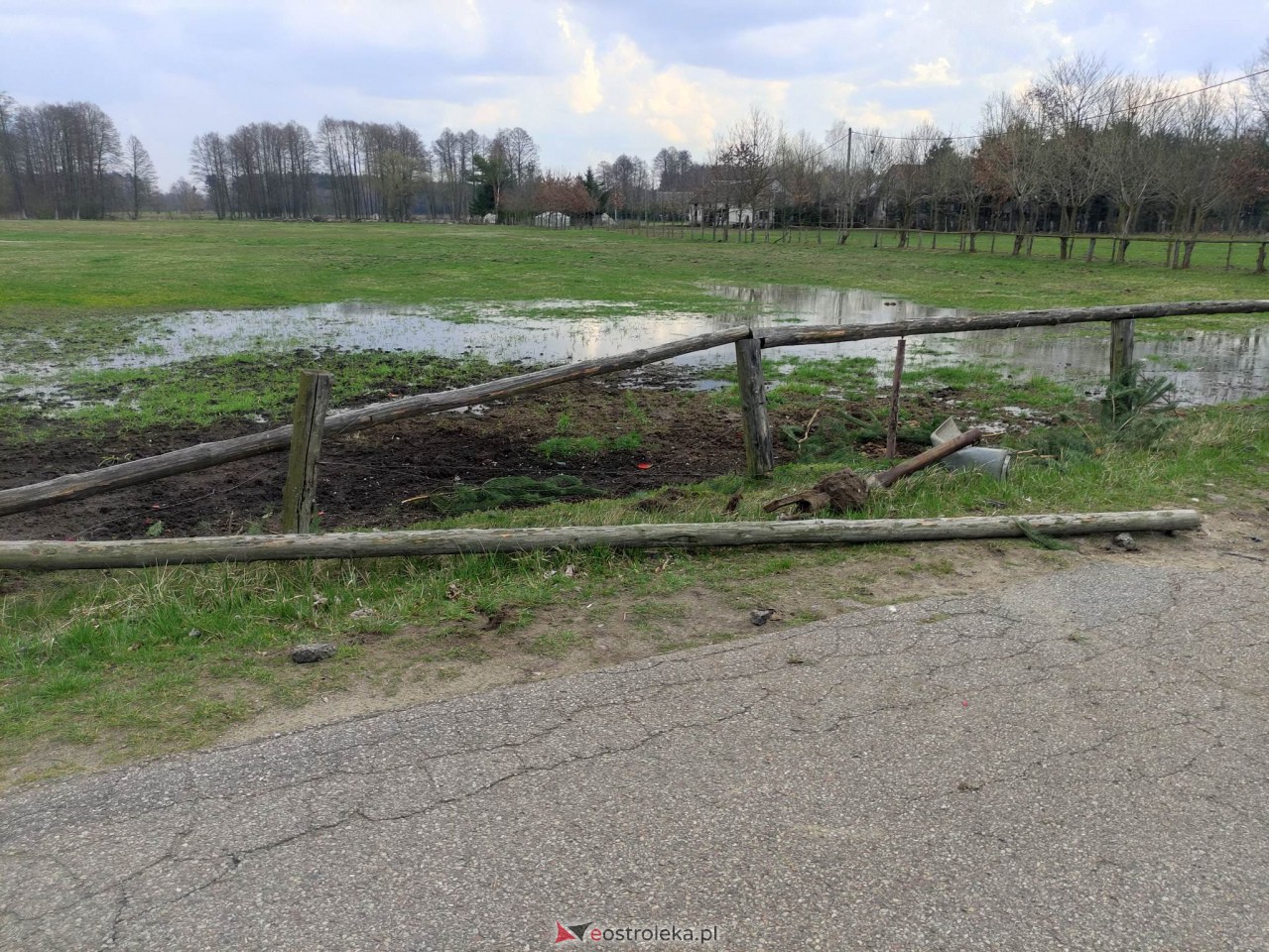 Wypadek w Olszewce [12.04.2023] - zdjęcie #5 - eOstroleka.pl